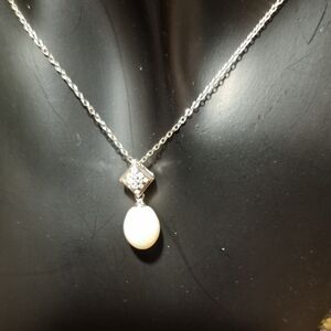 Elegant 925 Silver and Pearl Pendant Necklace